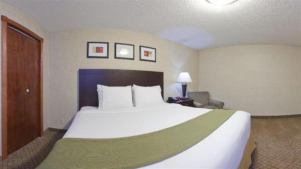 Holiday Inn Express Hotel & Suites Anderson By Ihg Exterior photo
