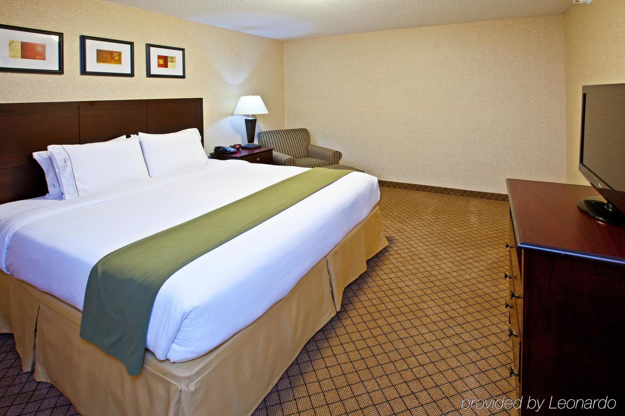 Holiday Inn Express Hotel & Suites Anderson By Ihg Room photo
